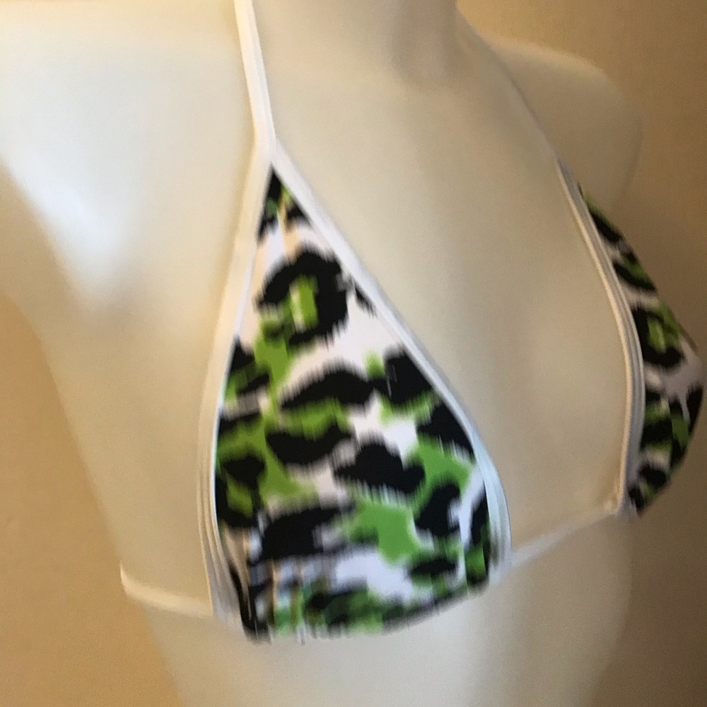 Bikini - Picture 4 of 7